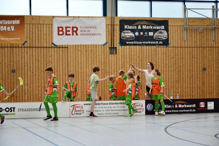 Mädchen und Frauen in FloorballBB (Teil 03/04)