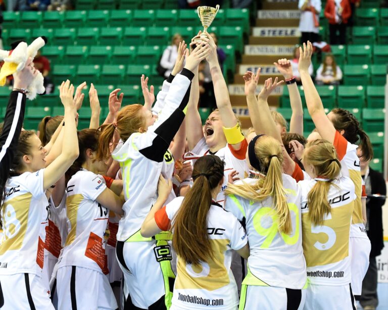 Mädchen und Frauen in FloorballBB (Teil 04/04)