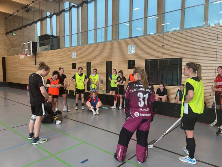 Erster Mai, erstes Training in der ersten Bundesliga Damen